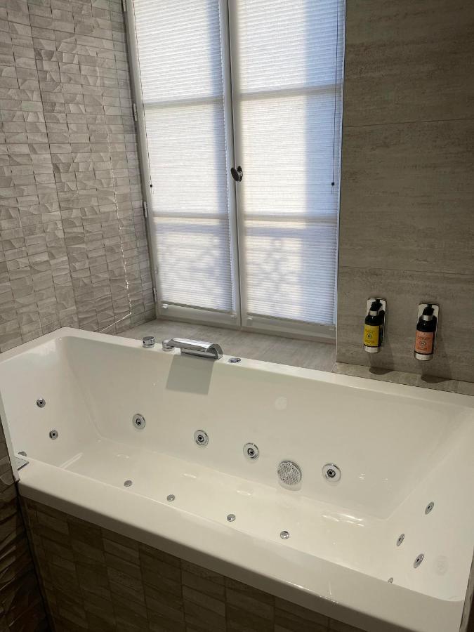 Hotel Chateau Des Hauts De Provins Champcenest Zewnętrze zdjęcie